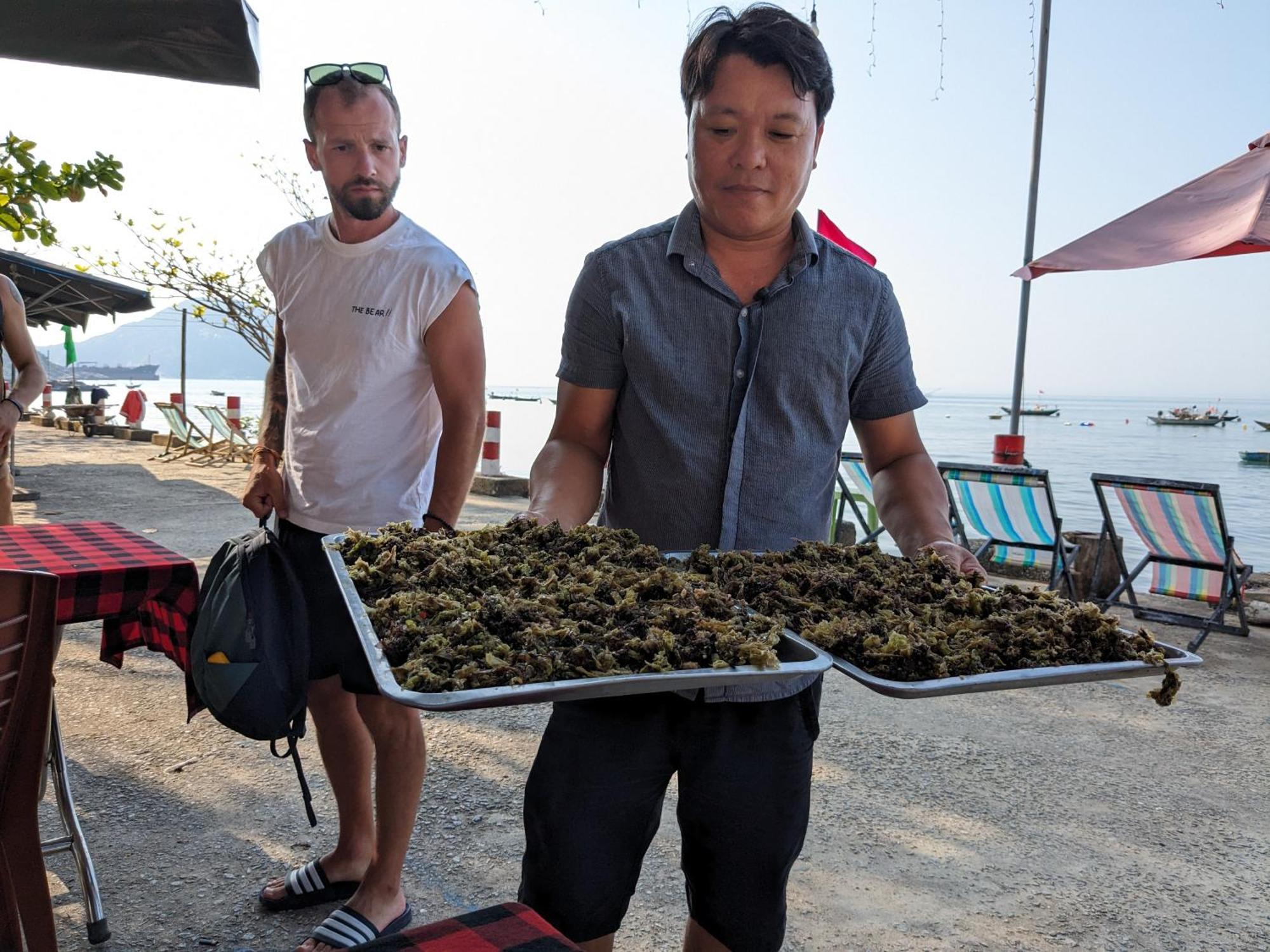 Ngo Khanh Homestay Tân Hiệ Exteriör bild