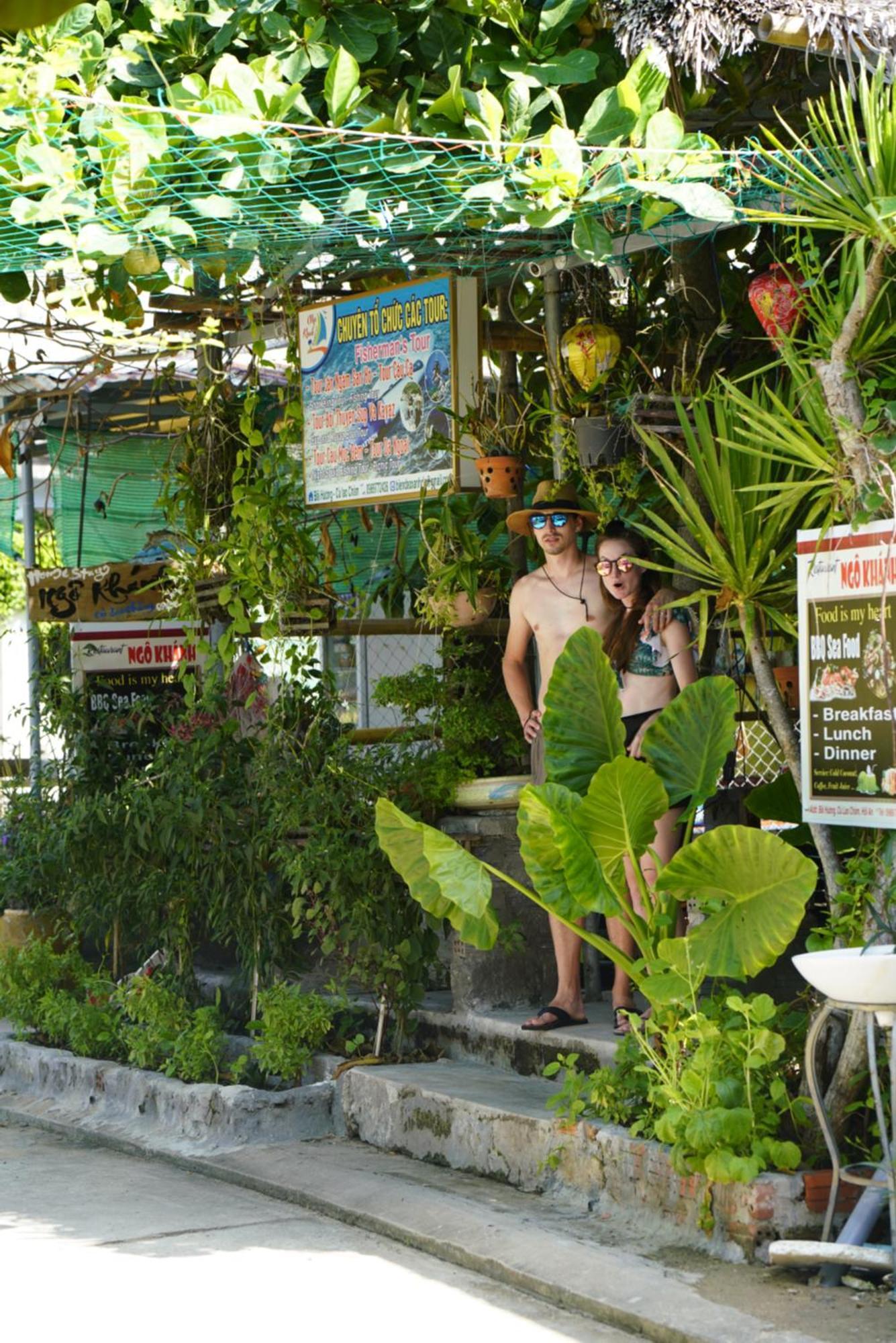 Ngo Khanh Homestay Tân Hiệ Exteriör bild