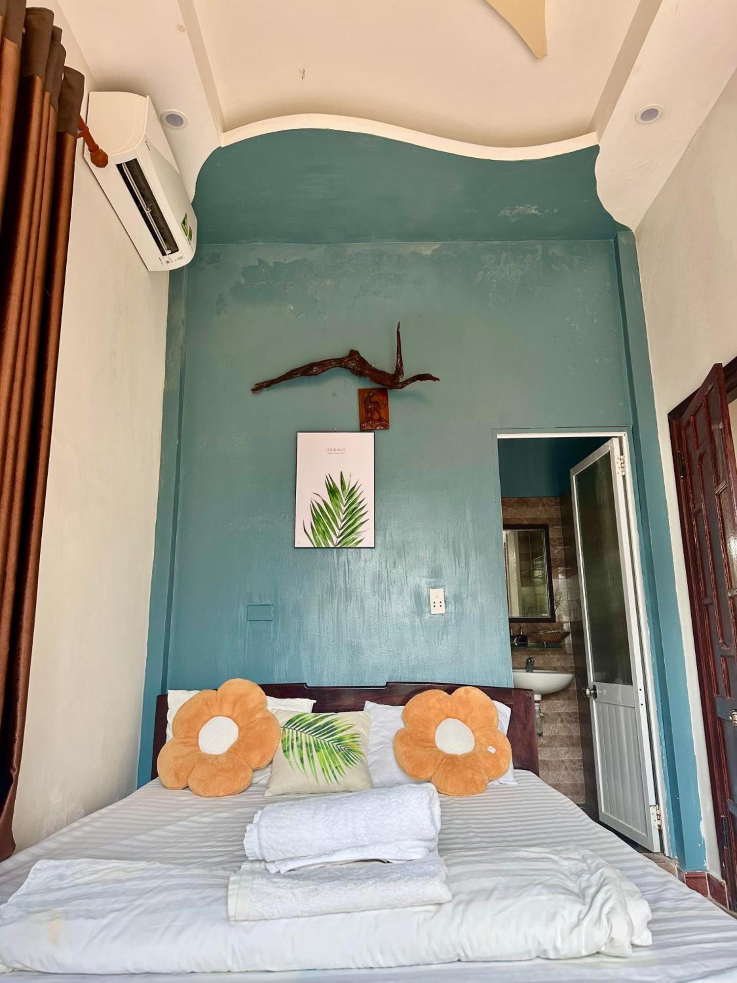Ngo Khanh Homestay Tân Hiệ Exteriör bild