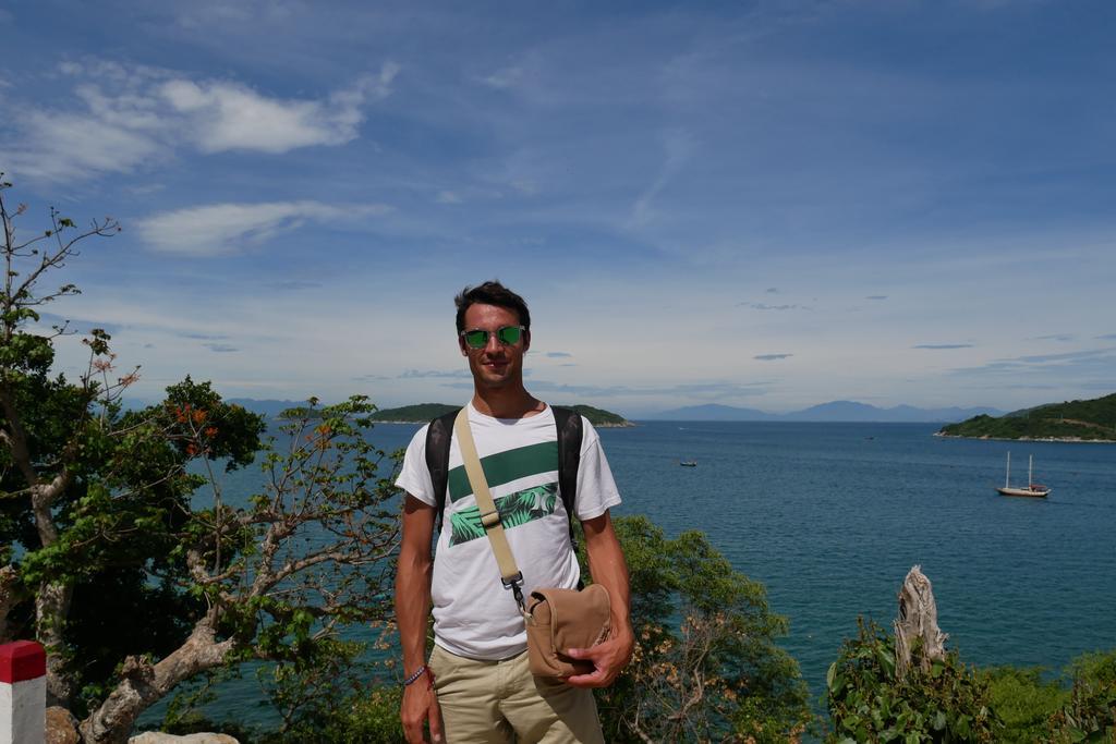 Ngo Khanh Homestay Tân Hiệ Exteriör bild