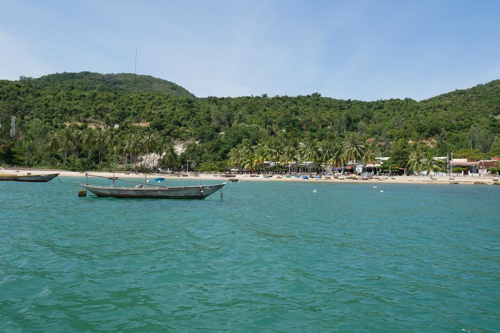 Ngo Khanh Homestay Tân Hiệ Exteriör bild