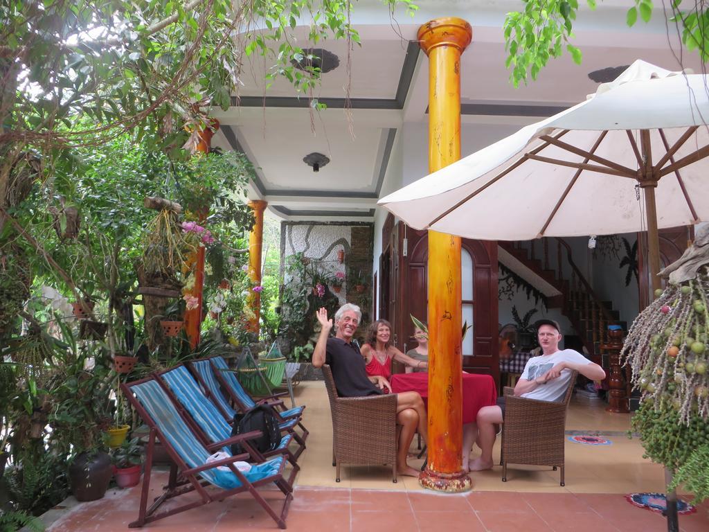 Ngo Khanh Homestay Tân Hiệ Exteriör bild