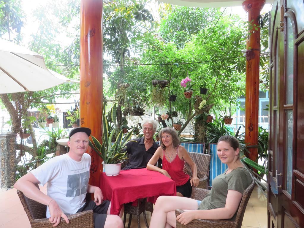 Ngo Khanh Homestay Tân Hiệ Exteriör bild