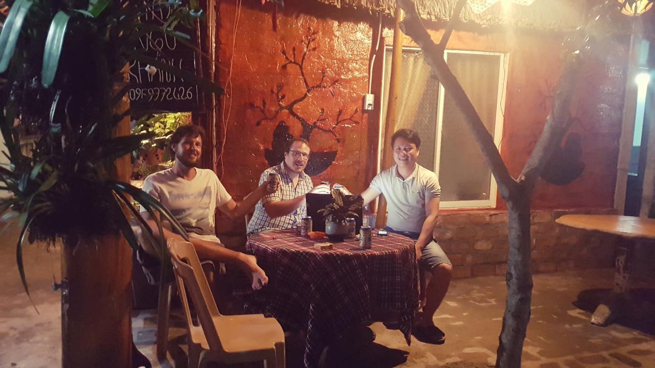 Ngo Khanh Homestay Tân Hiệ Exteriör bild