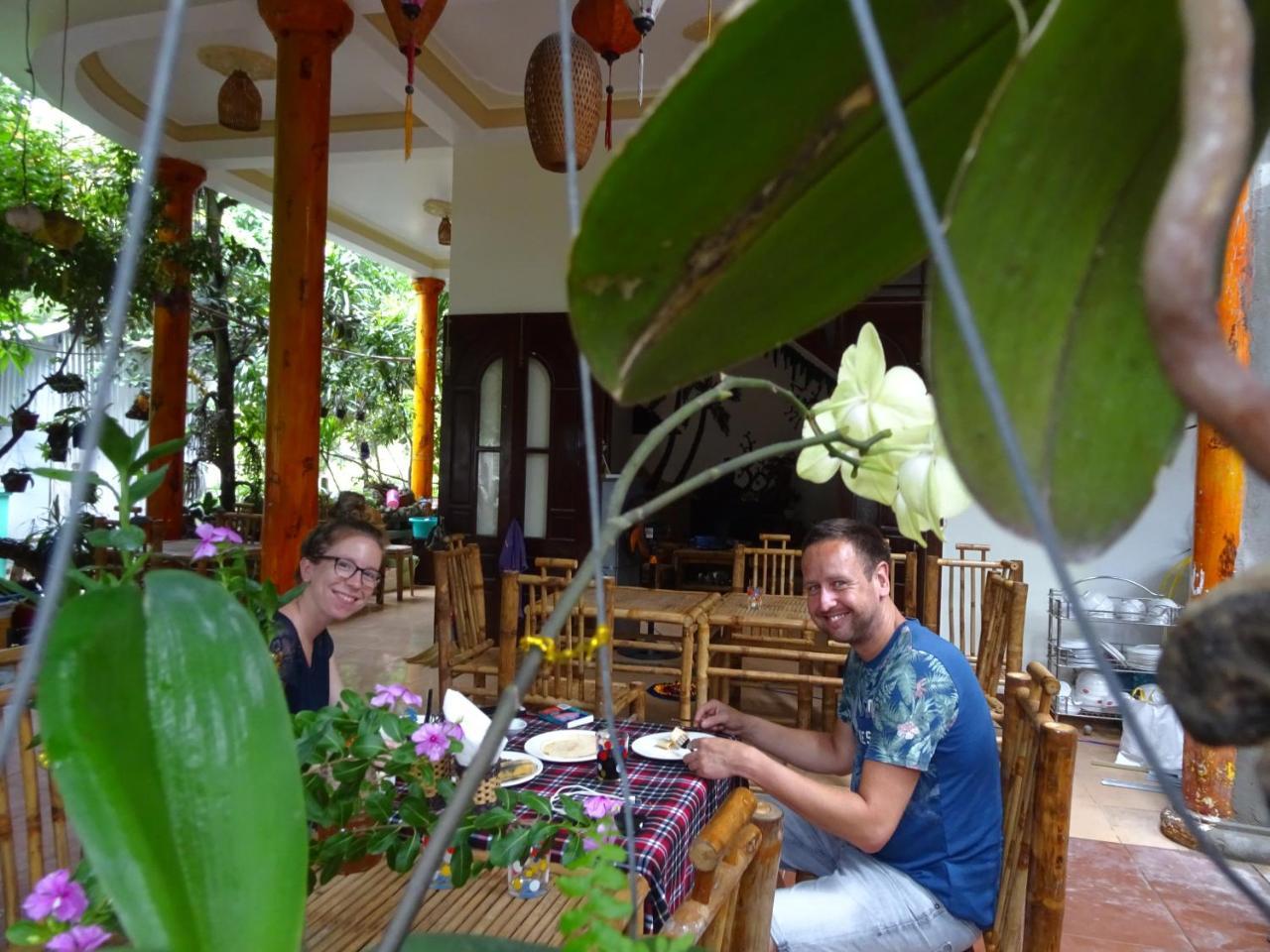 Ngo Khanh Homestay Tân Hiệ Exteriör bild