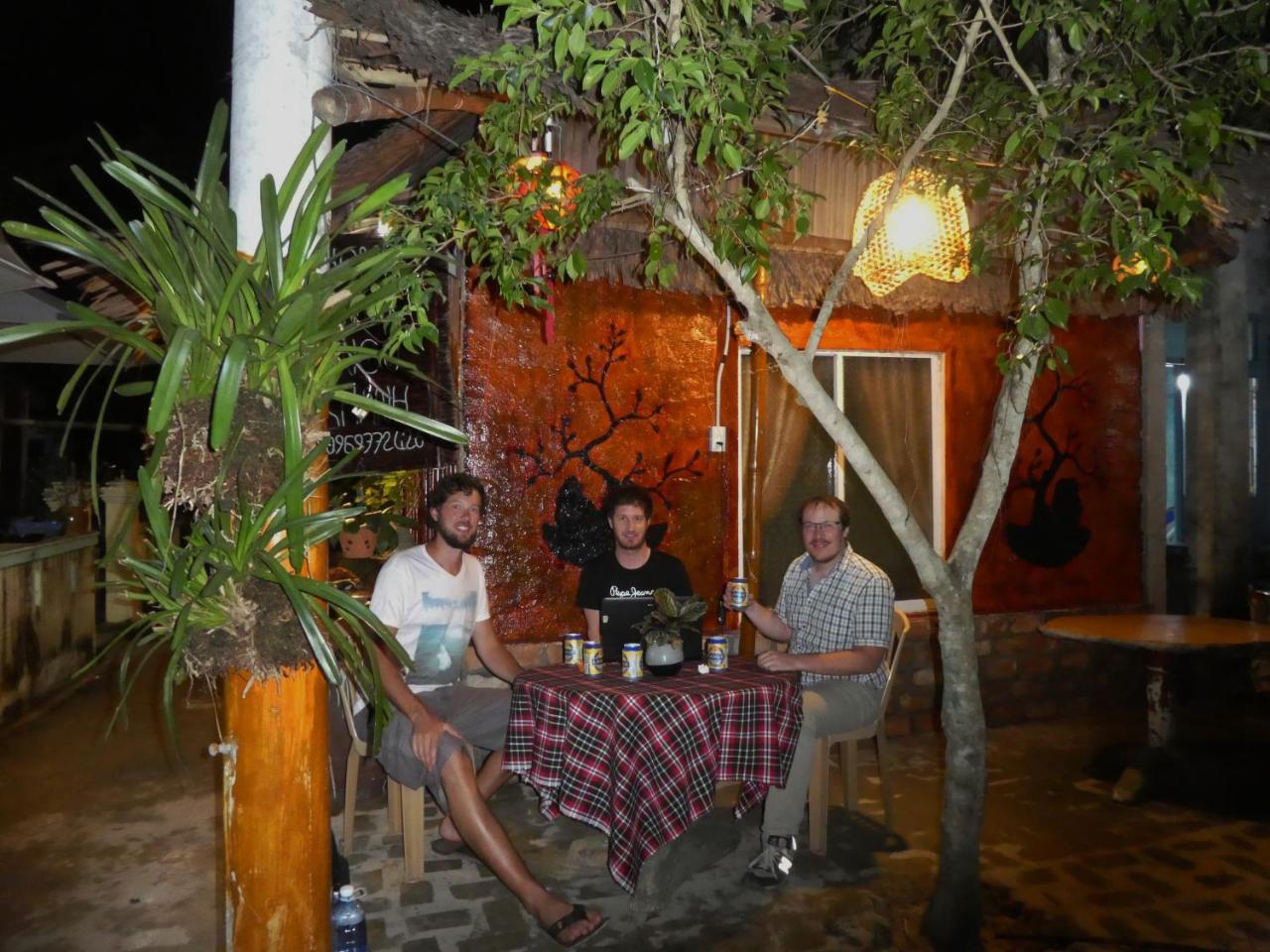 Ngo Khanh Homestay Tân Hiệ Exteriör bild