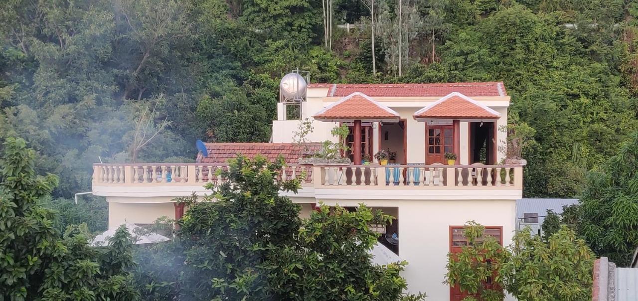 Ngo Khanh Homestay Tân Hiệ Exteriör bild